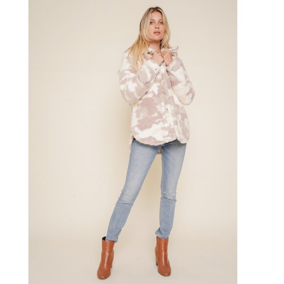 NEW Boutique Mauve Camo Teddy Jacket Cozy Sherpa Fleece Weekend Furry Soft Warm - Picture 2 of 7